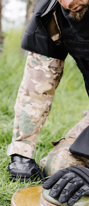 a-man-in-a-military-uniform-and-a-bulletproof-vest